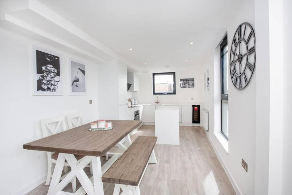 2 Bedroom Penthouse - Large Balcony - Minster View ยอร์ค ภายนอก รูปภาพ