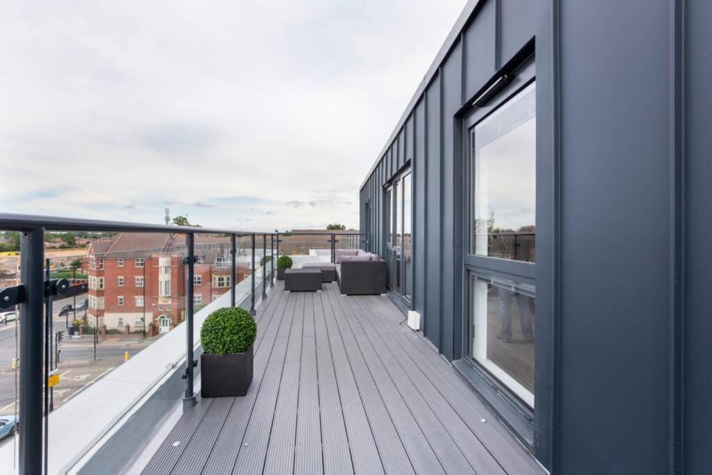 2 Bedroom Penthouse - Large Balcony - Minster View ยอร์ค ภายนอก รูปภาพ